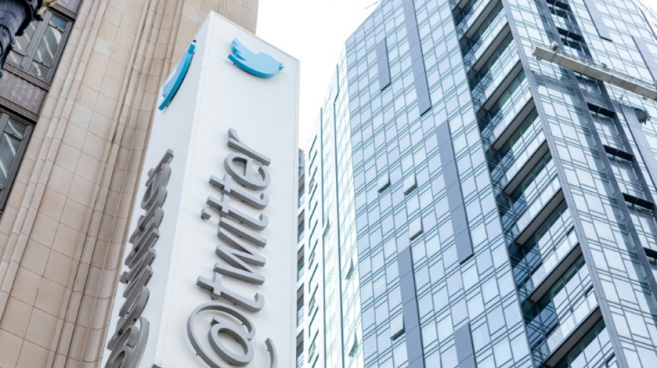 Twitter entame des licenciements massifs et ferme temporairement ses bureaux