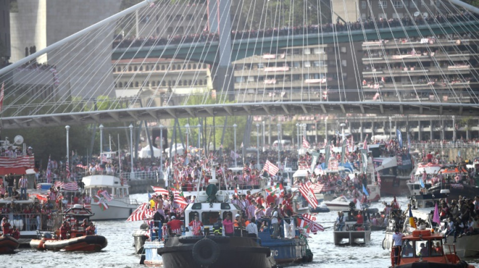 Athletic Bilbao reúne multidão em desfile de barcos para festejar título da Copa do Rei