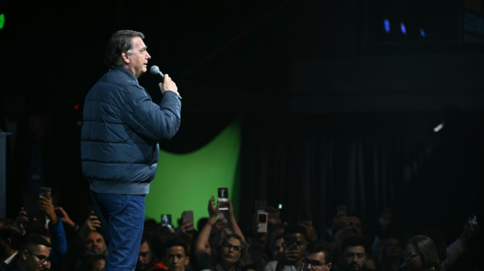 Bolsonaro mobiliza milhares na Avenida Paulista após bloqueio do X no Brasil