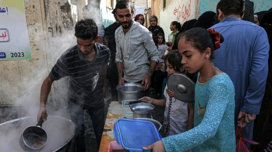 Miles de palestinos huyen de Ciudad de Gaza, donde Israel estrecha el "cerco" alrededor de Hamás