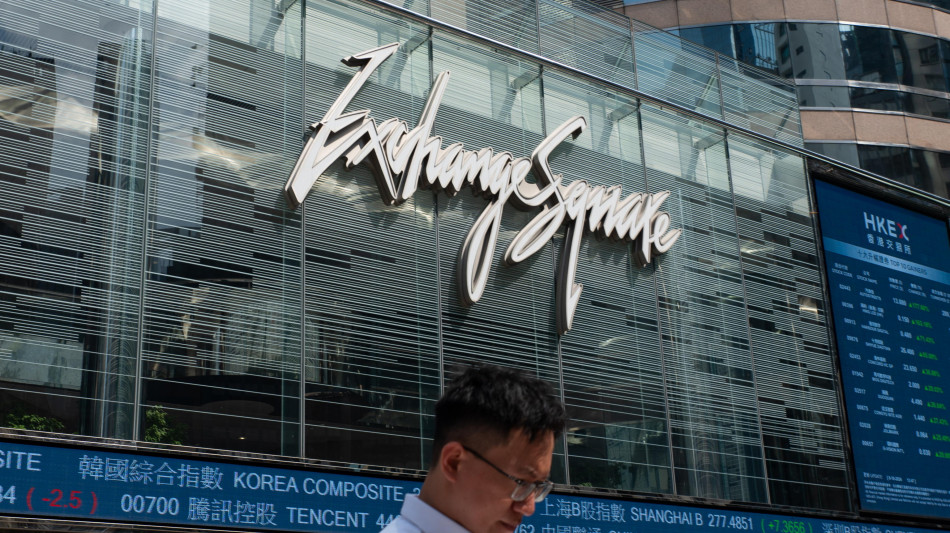 Borsa: Hong Kong negativa, apre a -0,32%