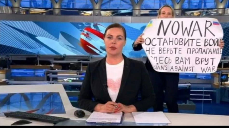 Ukraine: crainte d'une lourde peine après une action pacifiste à la TV russe