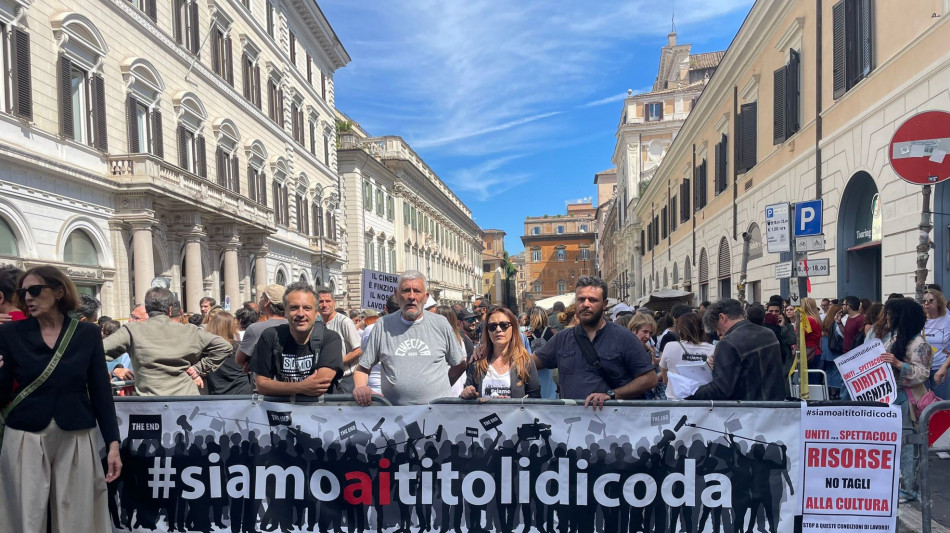 Lavoratori del cinema in piazza, 'siamo ai titoli di coda'