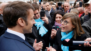 Macron hué en Alsace pour son premier bain de foule depuis des semaines