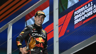 Sergio Pérez gana en Singapur y Verstappen deberá esperar para el título