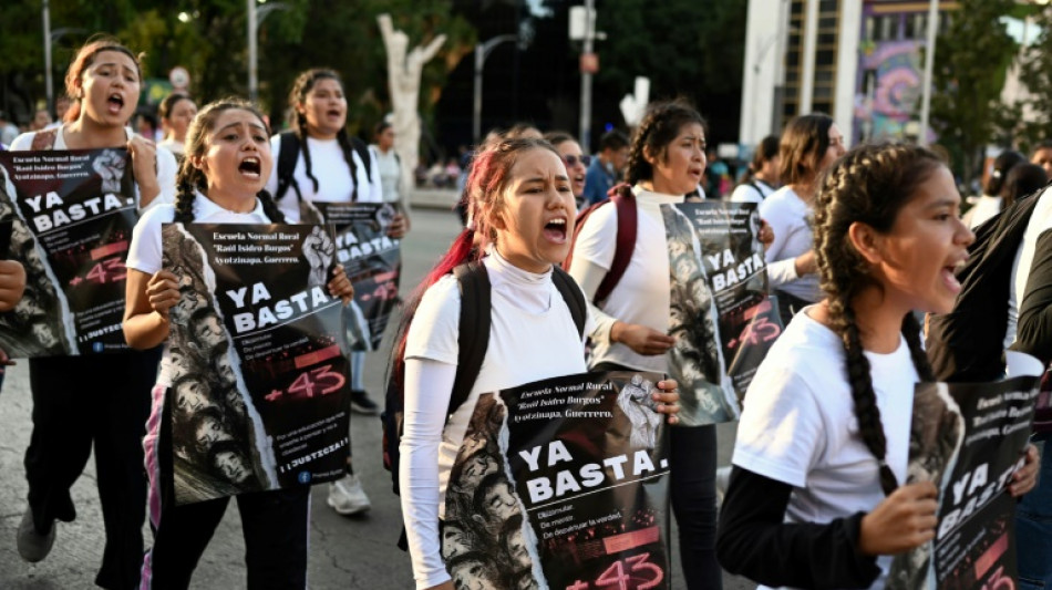 Mexique: des manifestants réclament justice neuf ans après la disparition de 43 étudiants