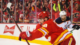 Play-offs NHL: les Flames tout feu tout flamme, les Hurricanes à l'arraché