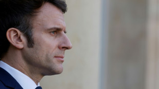 Présidentielle: Macron se lance enfin, ses adversaires à l'affût