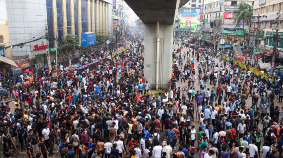 Manifestantes en Bangladés asaltan una prisión y liberan a cientos de presos