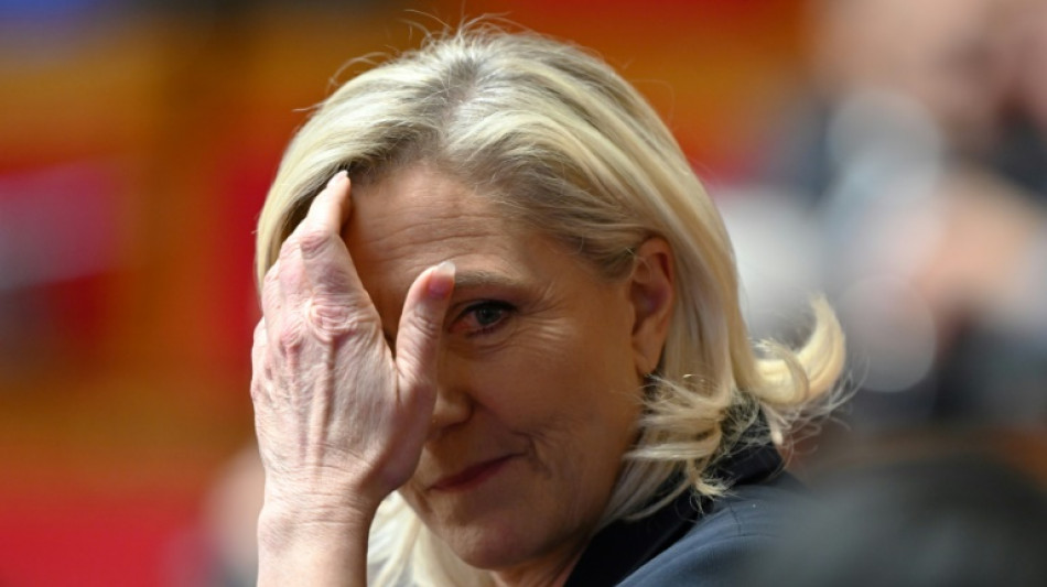 La ultraderechista Le Pen gana fuerza como la "alternativa" a Macron en Francia