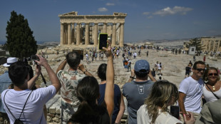 "Magnifique" mais envahie par les touristes, l'Acropole d'Athènes victime de son succès