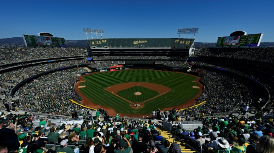 Athletics pay emotional farewell to Oakland in last home game before move