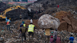 Sobe a 18 número de mortos em deslizamento de aterro sanitário em Uganda