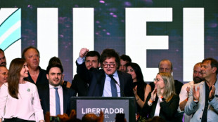 El libertario Milei busca votos a derecha e izquierda para el balotaje en Argentina