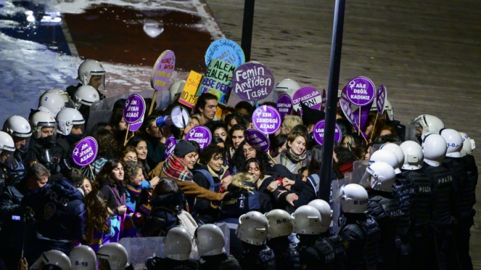 Dutzende Festnahmen in Istanbul bei Protesten gegen Gewalt gegen Frauen