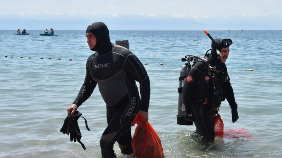 Au Kirghizstan, des plongeurs face au monstre du lac: le plastique