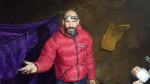 Rescatan a espeleólogo estadounidense tras nueve días en una gruta en Turquía