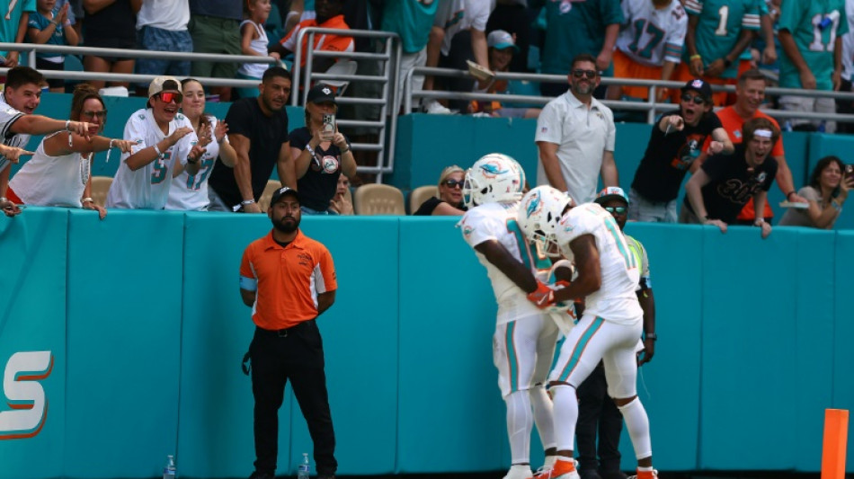 Hill sparks Dolphins comeback, Cowboys rout Browns