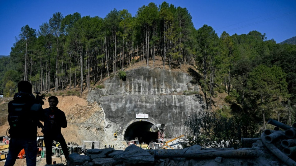 Inde: les secours sur le pied de guerre pour les ouvriers bloqués dans un tunnel