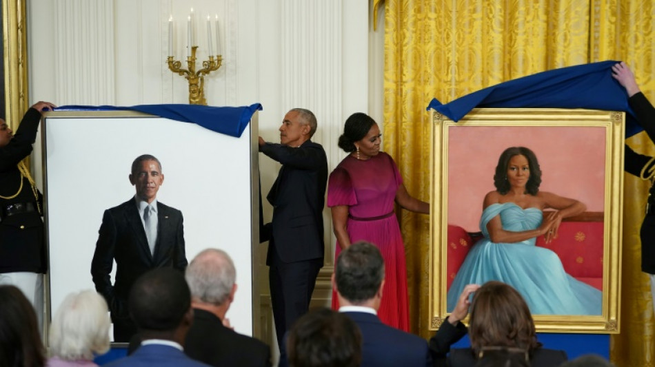 Con humor y seriedad, los Obama develan sus retratos en la Casa Blanca