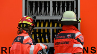 22 Verletzte bei Wohnhausbrand in Solingen - Familien mit Drehleiter gerettet