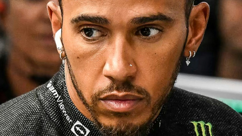 F1: Hamilton autorisé à conserver son piercing à Singapour mais Mercedes reçoit une amende de 25.000 euros