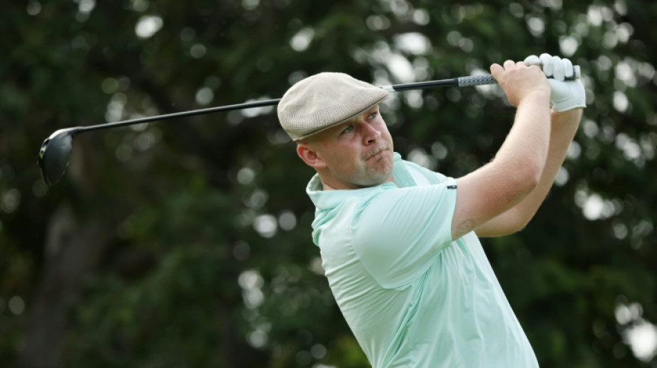 Englishman Hall grabs share of Sony Open lead