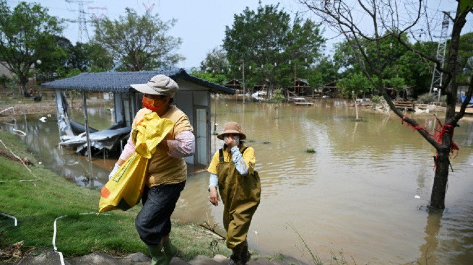 Victims of China floods race to salvage property