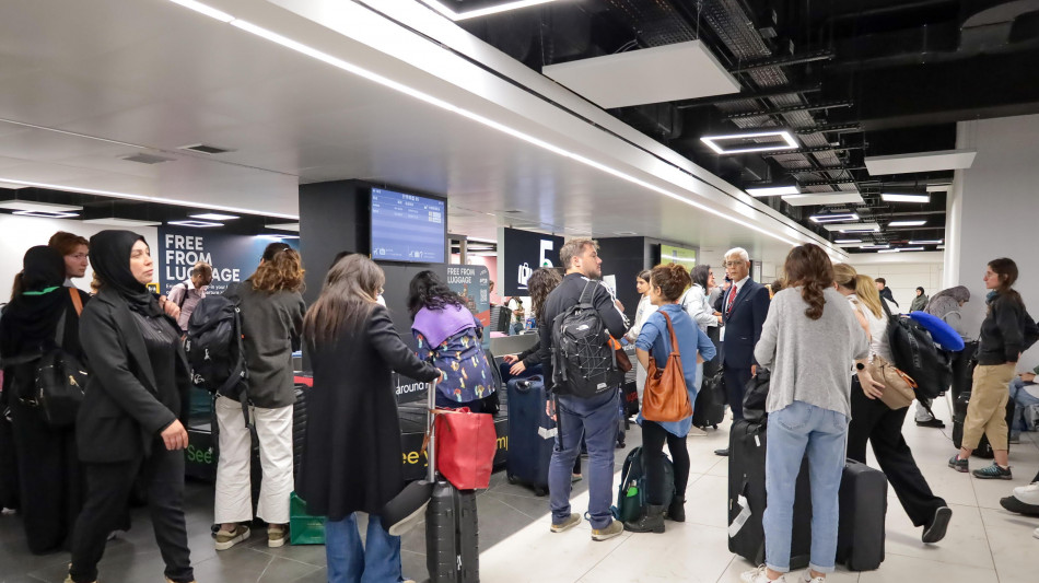 A Fiumicino volo charter dal Libano con un centinaio di italiani