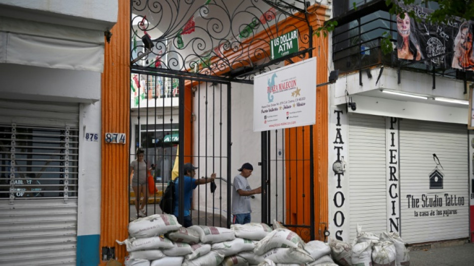 L'ouragan Roslyn faiblit légèrement, rétrogradé en catégorie 3 (NHC)